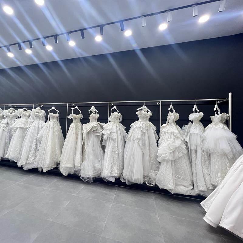 婚纱店展示架不锈钢上墙壁挂婚纱吊架礼服陈列挂衣架落地靠墙订制
