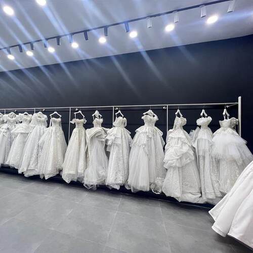婚纱店展示架不锈钢上墙壁挂婚纱吊架礼服陈列挂衣架落地靠墙订制