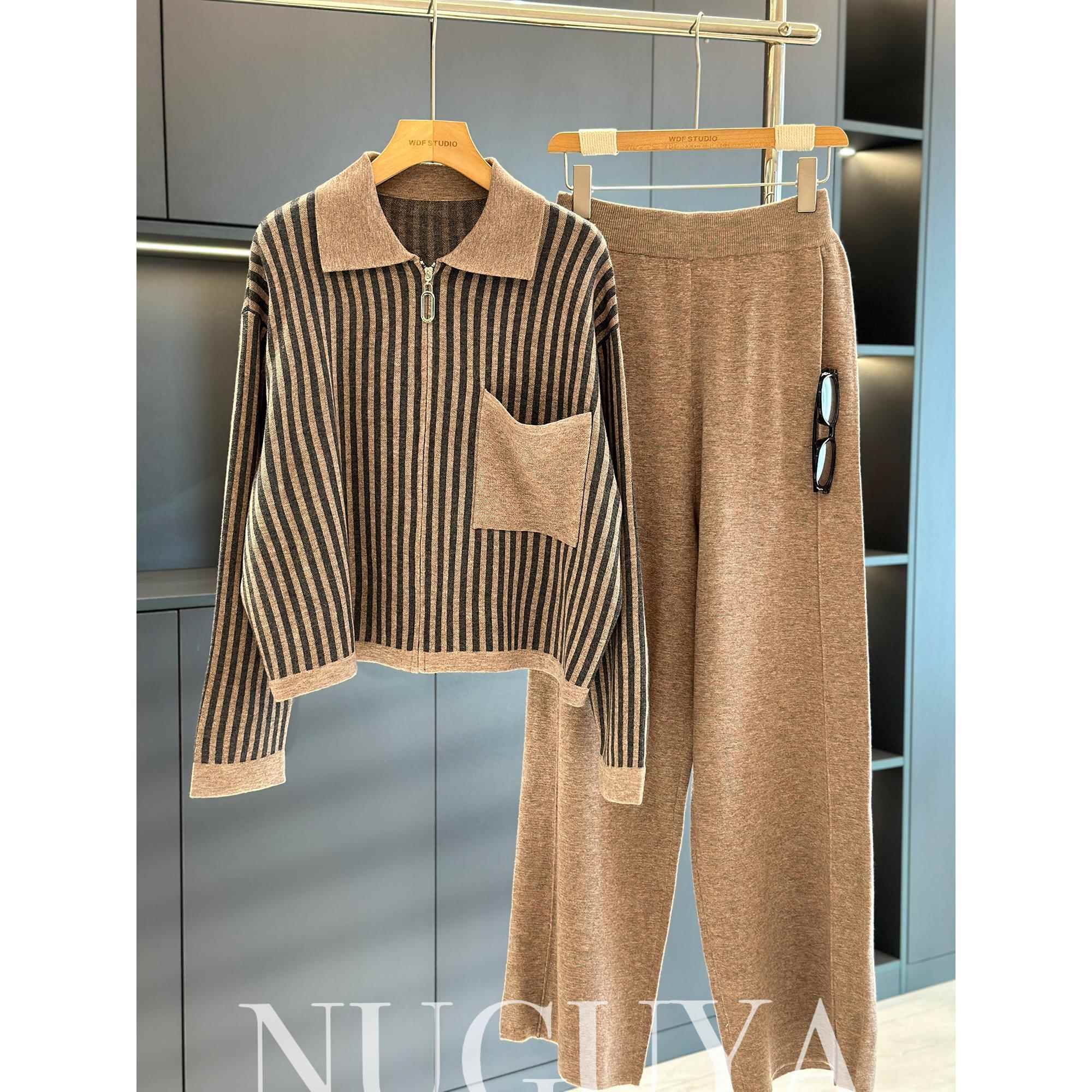 时尚洋气条纹针织套装女妈妈装春秋新款气质翻领中老年毛衣两件套