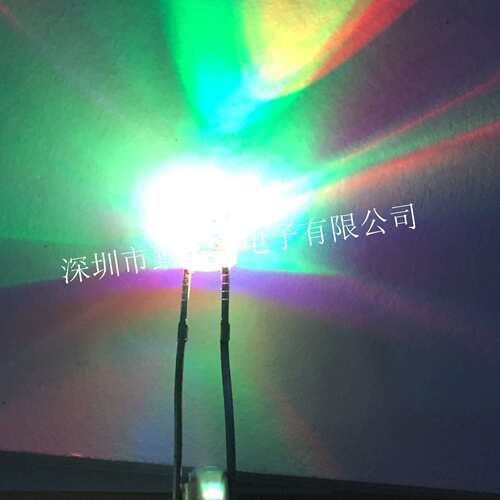 F3/3mm圆头七彩快闪RGB自闪短脚 直插灯珠有边七彩LED发光二级管