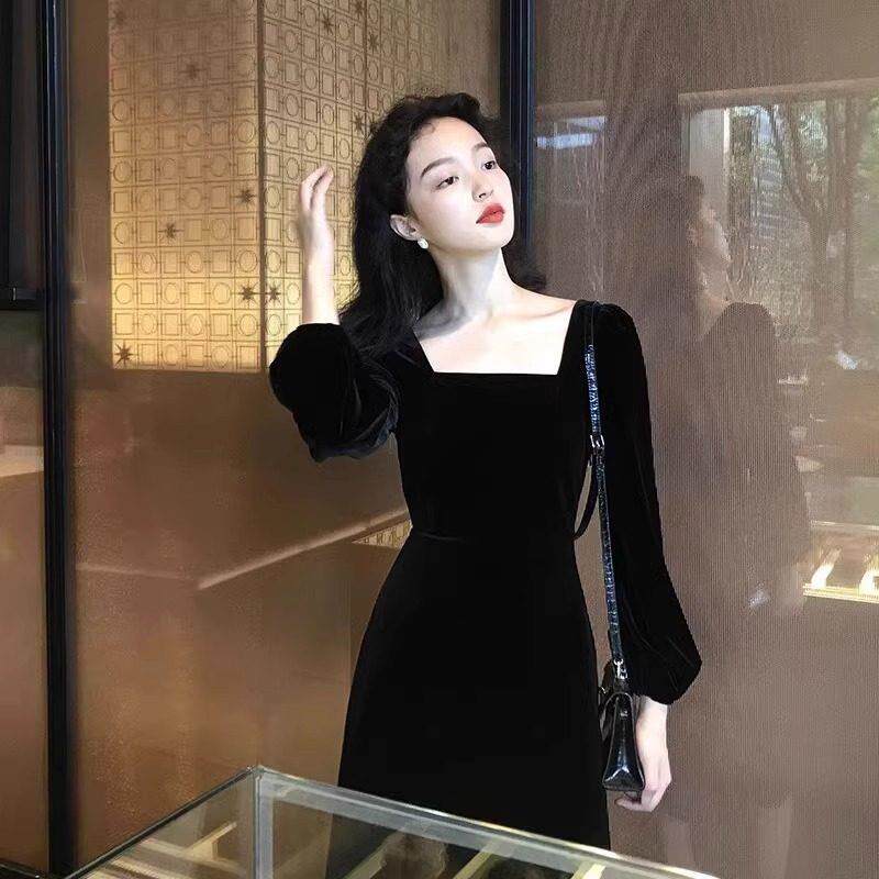欧洲秋季女装2025新款法国覆古赫本风格小黑裙气质金色丝绒裙