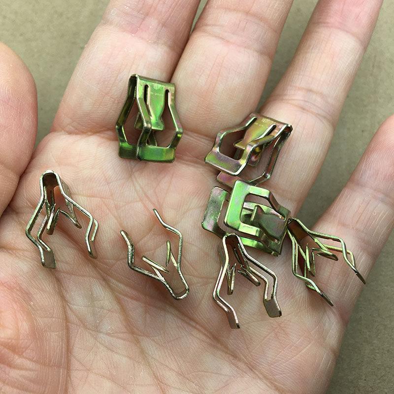 适用东风货车多利卡中控仪表台导航出风口重汽豪沃中网铁卡扣卡子