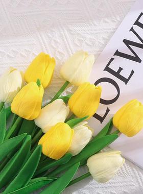 ins风郁金香仿真花保湿假花送朋友 拍照道具客厅书桌卧室盆栽摆件