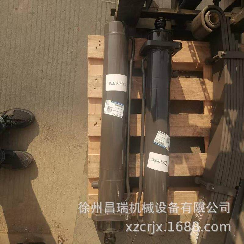 徐州徐工起重机吊车135611481后垂直支腿油缸工程机械原厂配件