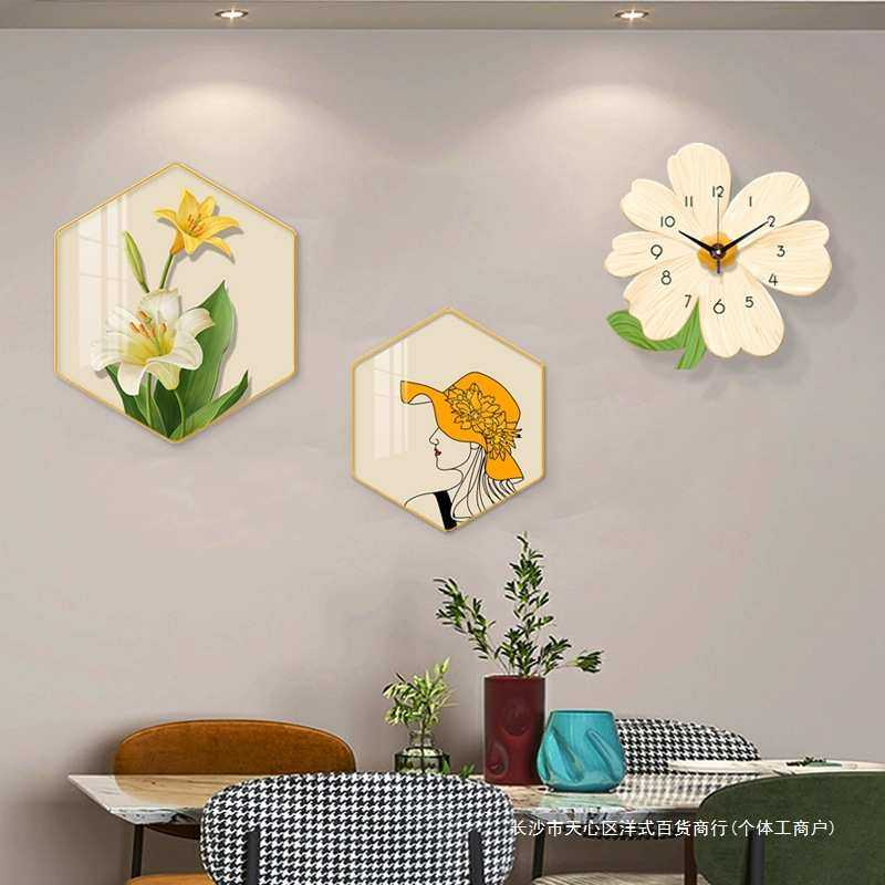 2025新款餐桌厅奶油风花朵钟表挂钟客厅家用现代简约创意时尚时钟