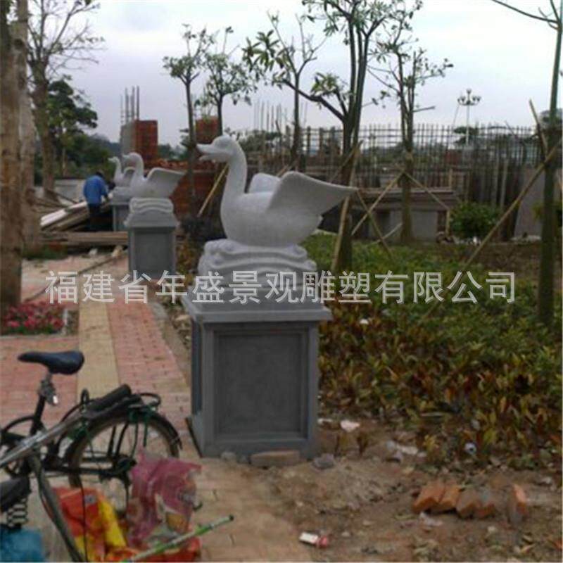动物雕塑吐水石头天鹅 厂家石雕喷水鹅 楼盘小区景观装饰摆件