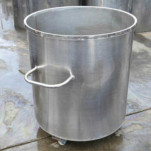 04食品级不锈钢酒罐拉桶10吨20吨50吨储存罐立式密封酒罐大容量