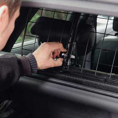 热销汽车前后排宠物隔离网车载防护隔离栏Dog Car Barrier