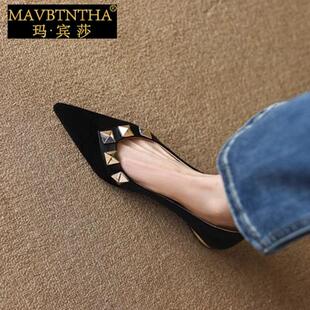 玛宾莎高级感复古铆钉尖头单鞋女士2025夏季平底新款真皮豆豆鞋女