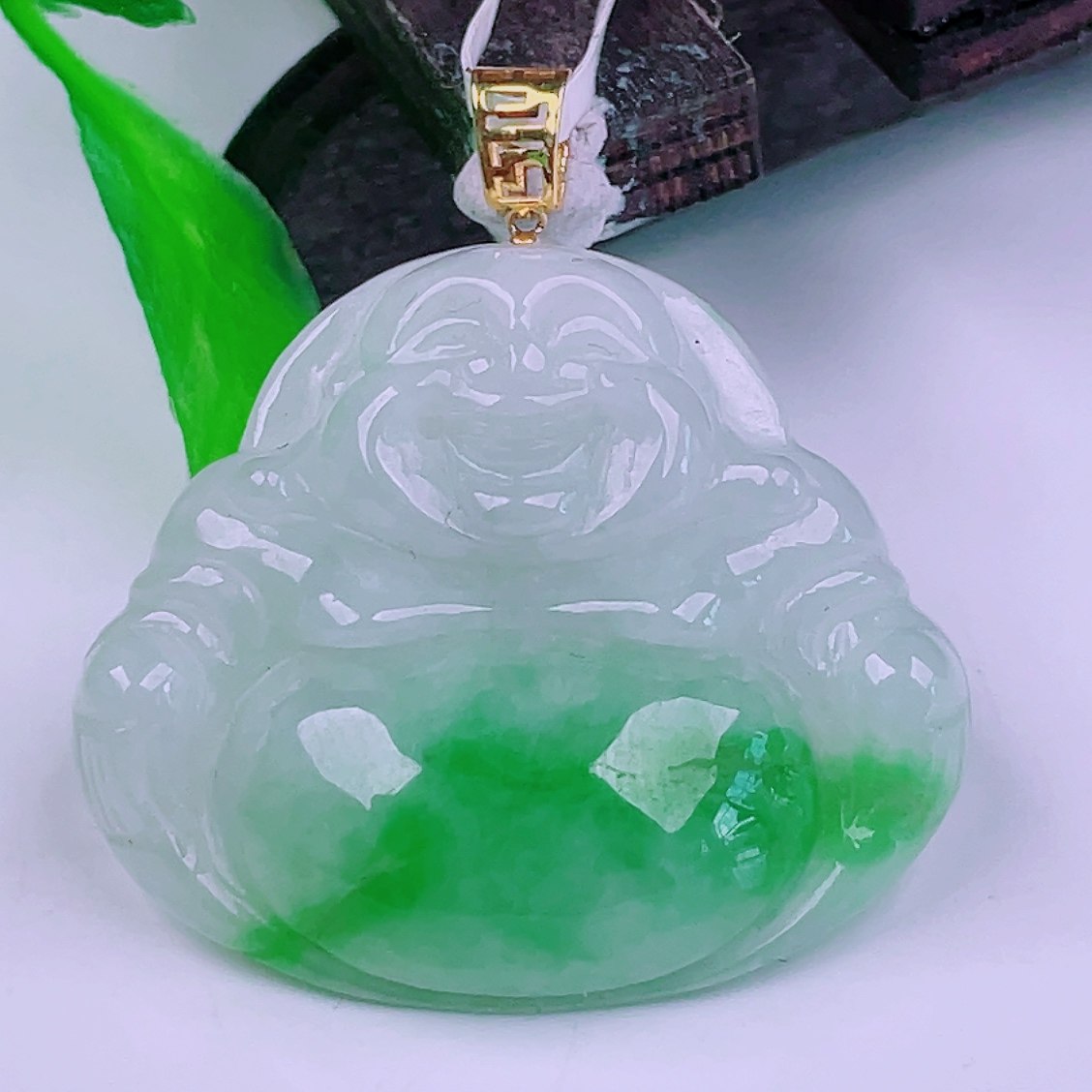 缅甸天然真品翡翠18k金扣头冰飘绿花高端精品珠宝闪拍佛公玉吊坠