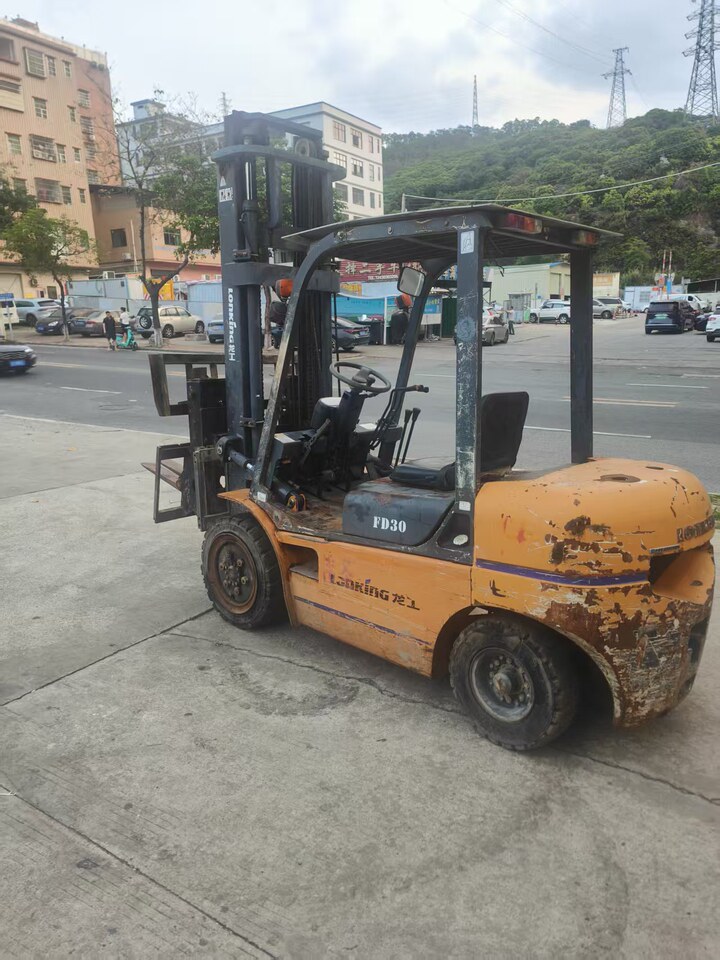 4月27日东莞市叉车一台3吨起升4米带测移叉货齐全网络拍卖公告网络拍卖公告