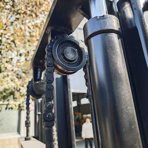 装卸座重吨小型3式新能源堆高叉车式电动四轮驾液压叉车平衡2吨