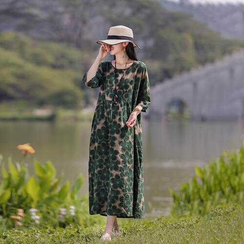 Women's dress with plus size print covering the belly and