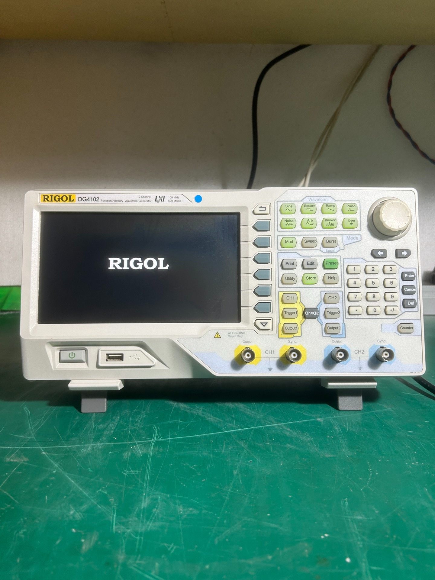 DG4102普源函数信号发生器 100M，功能正常   按键