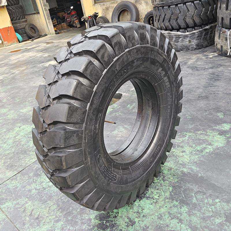 宽体车轮胎 1400-25矿山重型自卸车尼龙工程自卸车轮胎