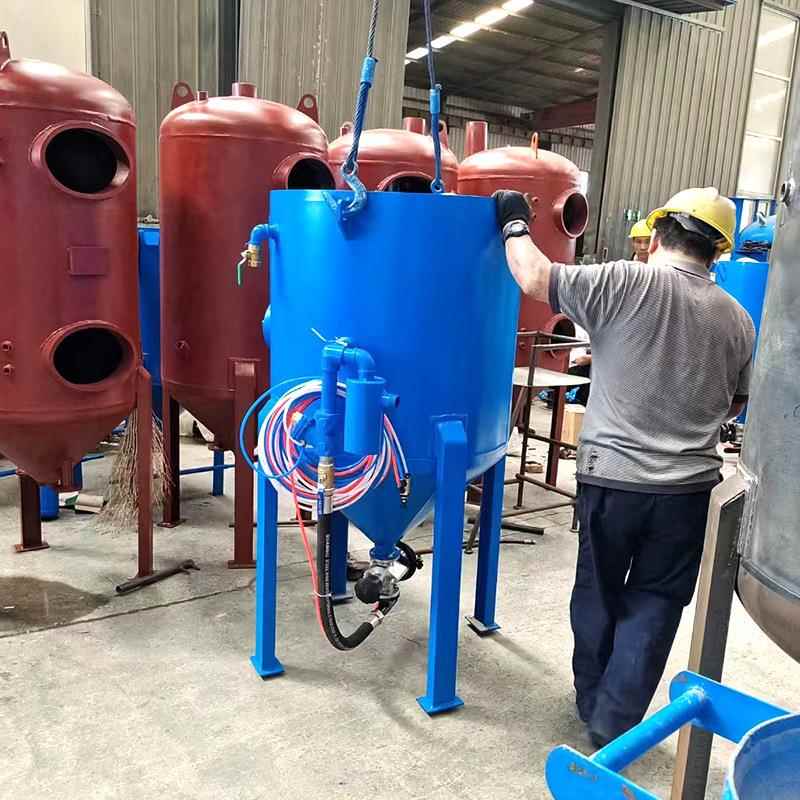 小移动喷砂机喷砂罐除锈高压大型小翻新喷沙锈器钢型结构除机874