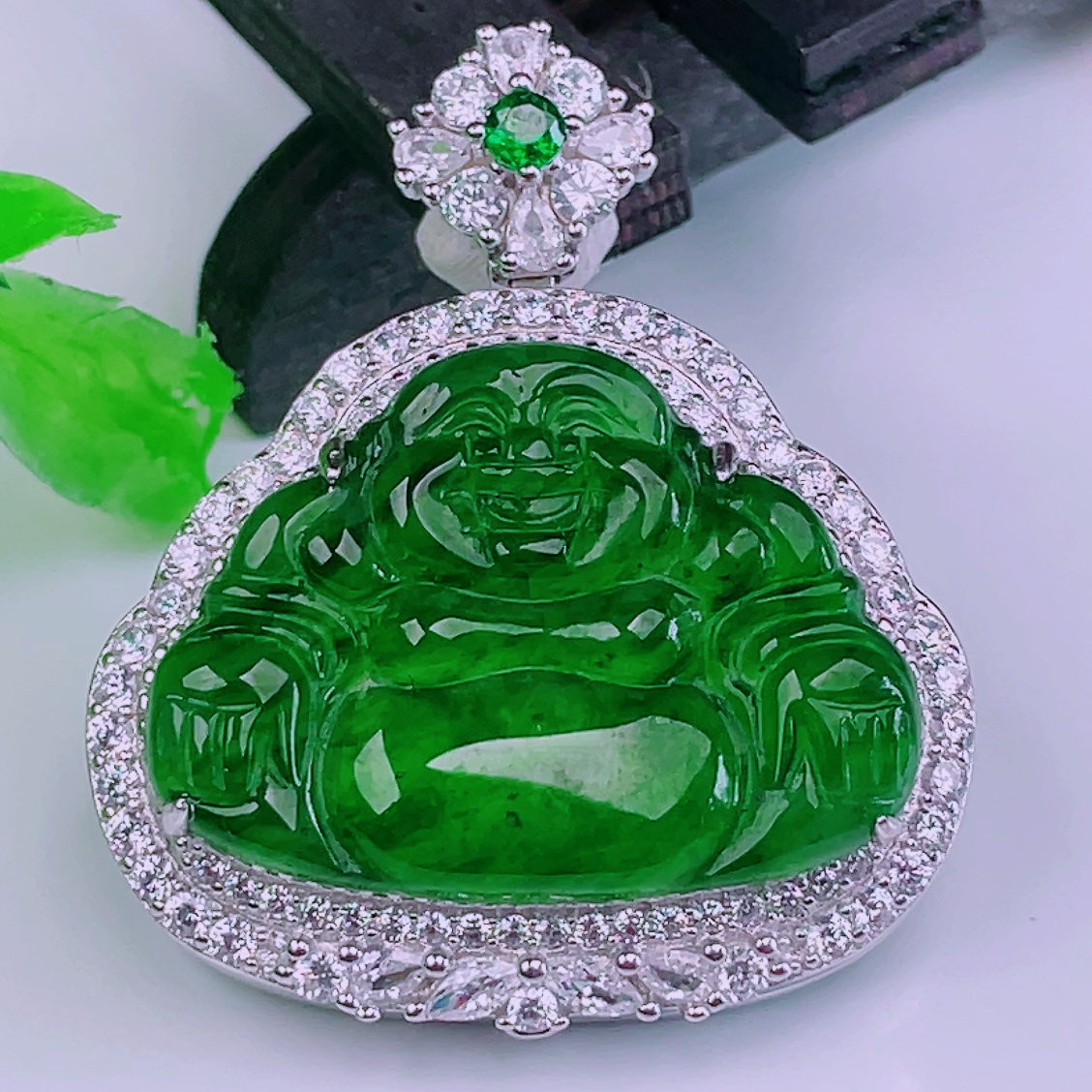 天然真品翡翠S925银镶嵌冰飘阳绿满绿高端精品闪拍佛公玉珠宝吊坠