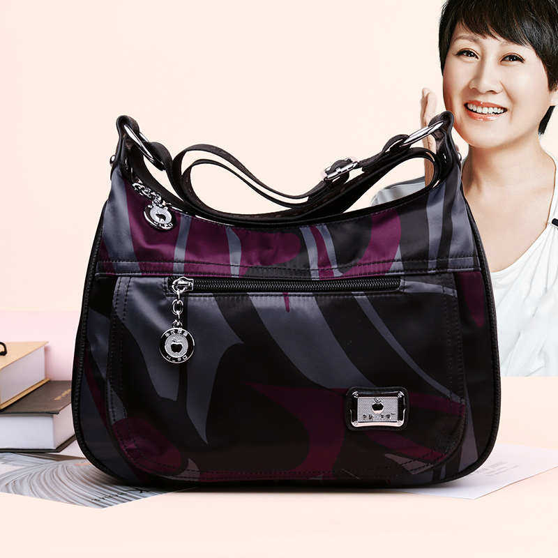 中年布包斜挎女妈妈背包帆布单肩包包百搭牛津纺大容量中老年女包