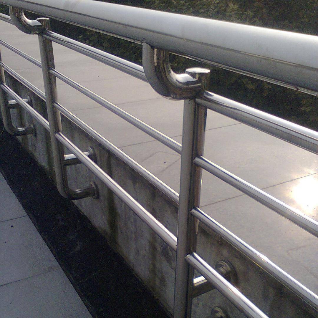 成都铁艺围栏制作安装建筑护栏市政护栏栏杆厂区围栏