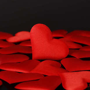 热销小号爱心海绵花瓣 手抛花婚房布置心形床撒撒花2cm2000个
