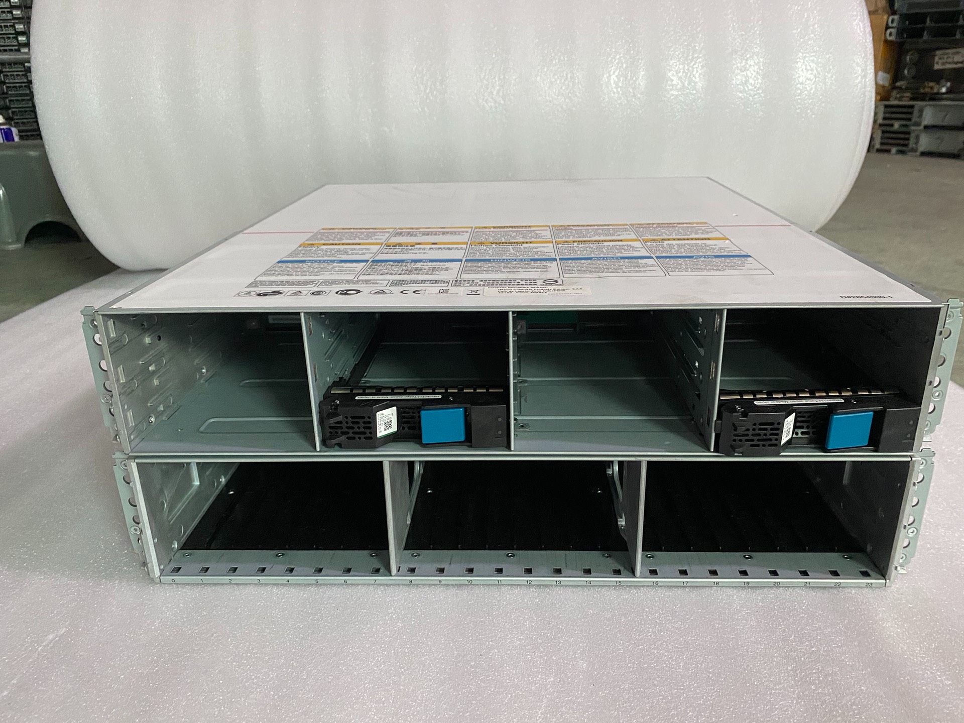 HDS VM存储系列拓展柜，双电双控制器。带面盖。成色很好。