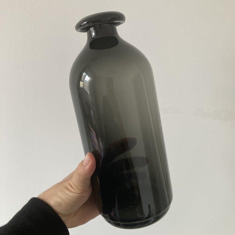 北欧INS风黑色窄口玻璃花瓶适用干鲜花小众文艺风格桌面摆件