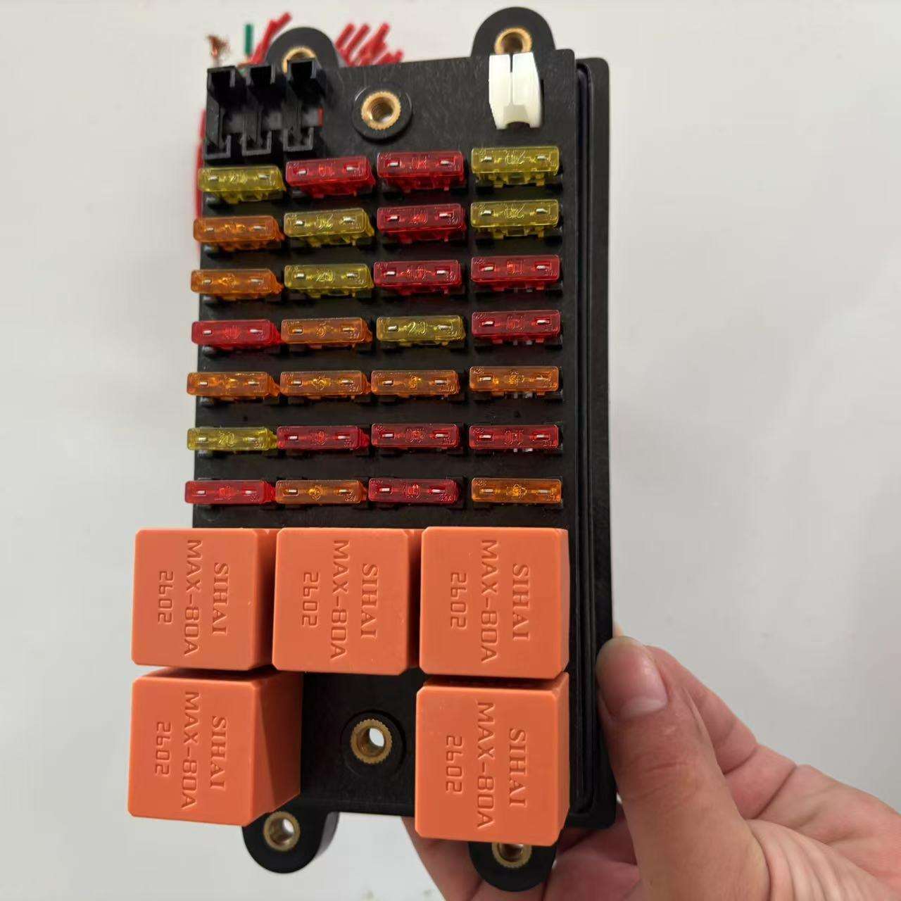 现代55/60挖机保险丝盒12v