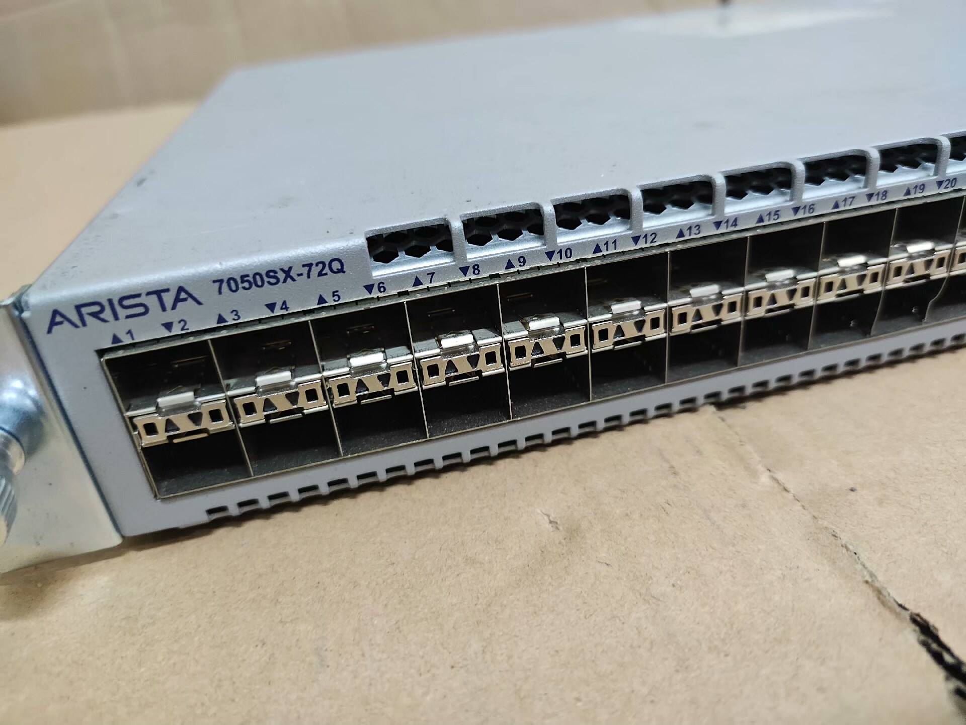 DCS-7050SX-72Q，成色还行