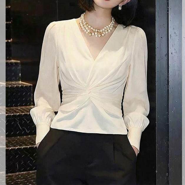 设计感白色不规则扭结V领衬衫女春季新款收腰显瘦外搭长袖上衣