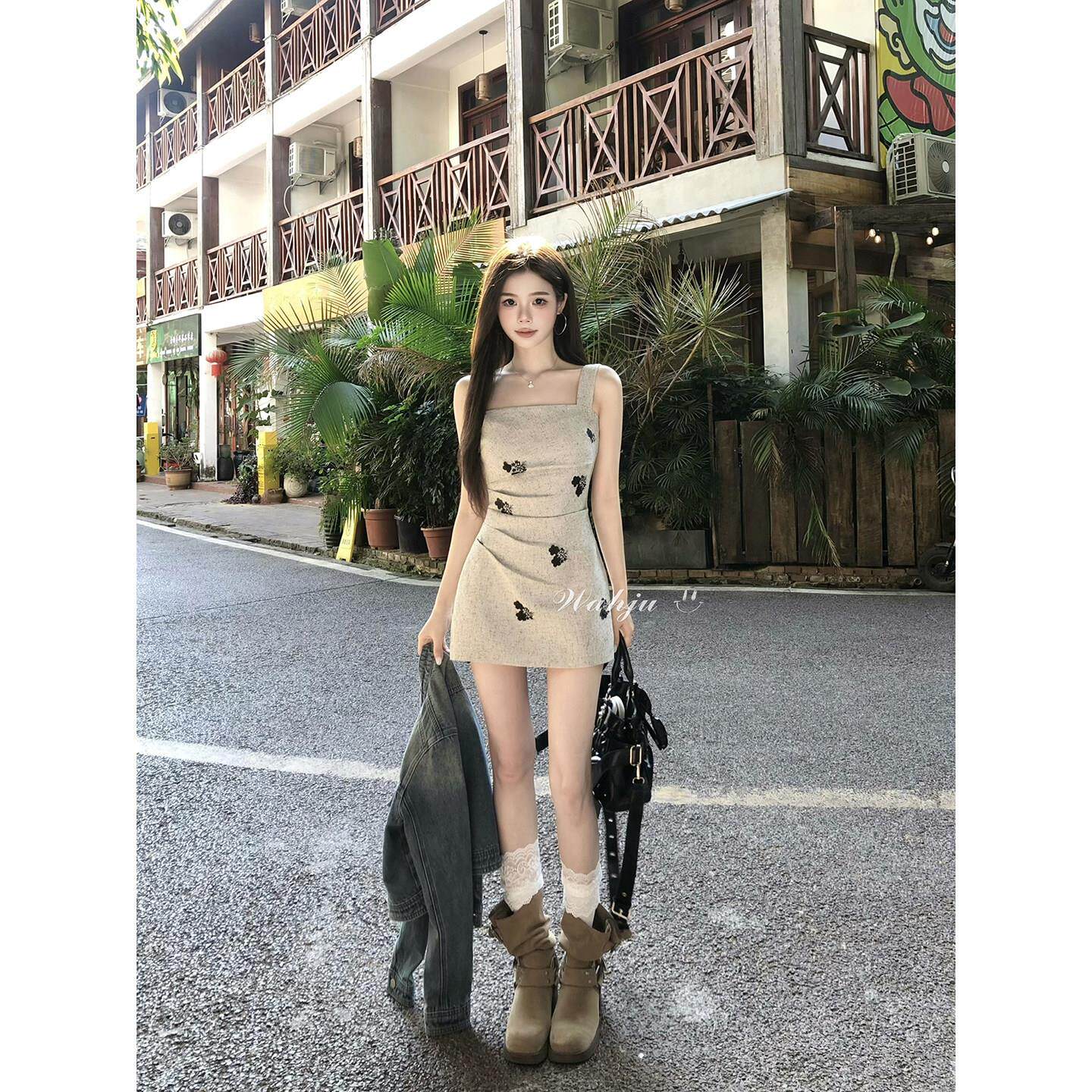 画解WAHJU 极光之舞 早春复古刺绣印花气质掐腰显瘦吊带连衣裙女
