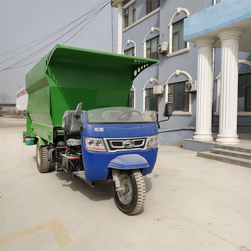 7方柴油撒料车 养驴用自动撒草机 牛羊饲料投料机