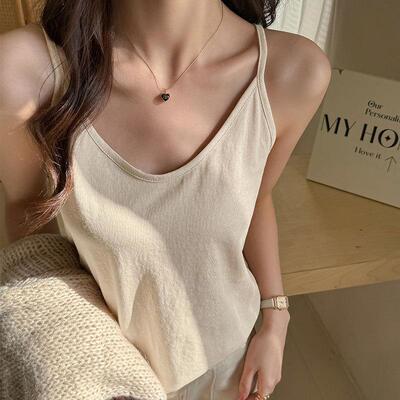 Strap vest for women, with a flesh covering base and a