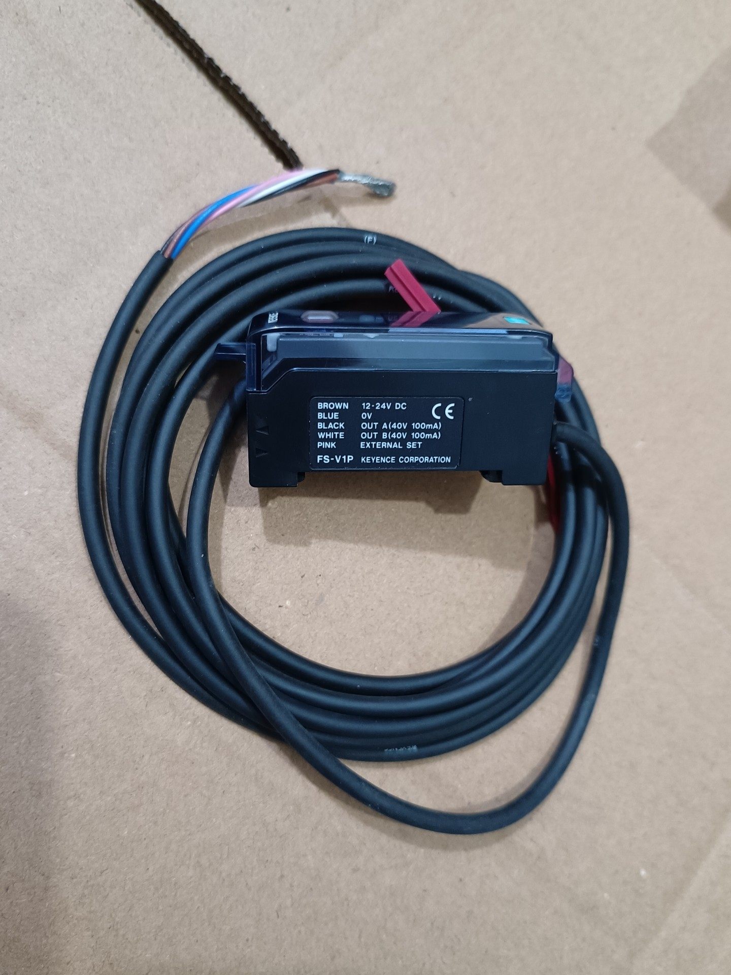 全新基恩士 放大器 FS-V1P，工程剩余，未使用没包装盒，