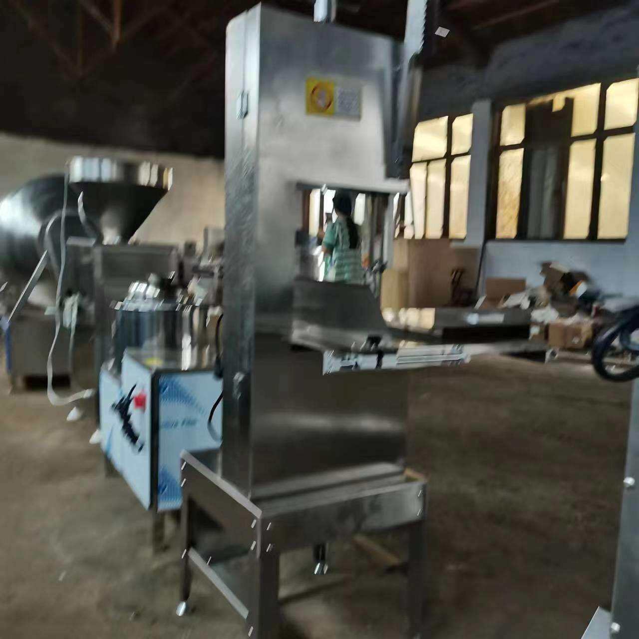 商用大型锯骨机带滑台推台式切割冻品硬骨粗骨重型锯骨设备