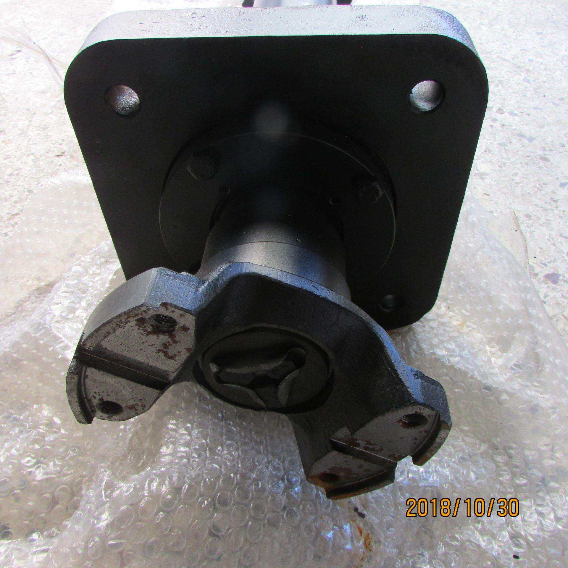 供应徐工LW800K装载机原厂配件253101179--800KV.3.1前传动轴