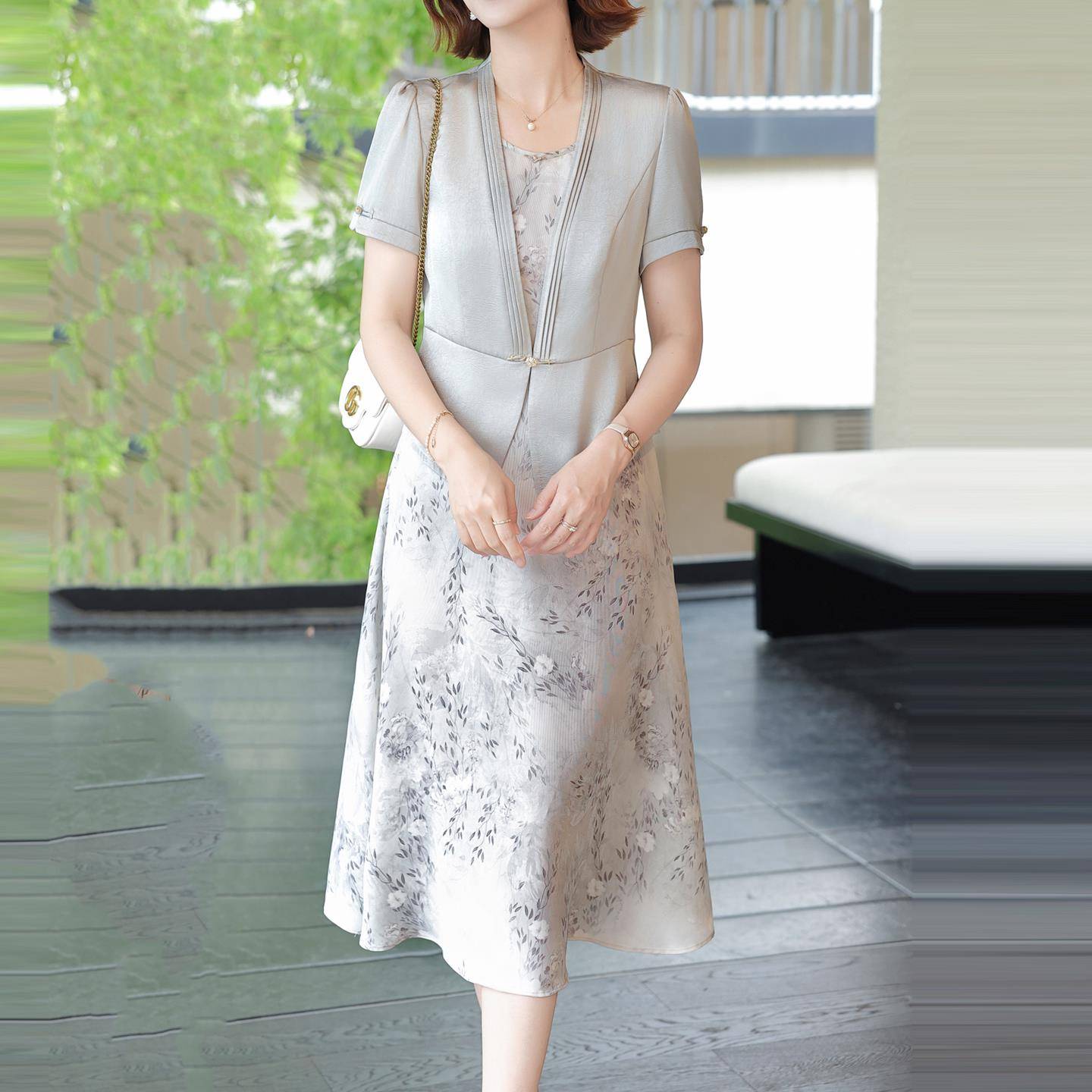 时尚高档气质妈妈夏装桑蚕丝连衣裙女套装中年V领中老年裙子真丝