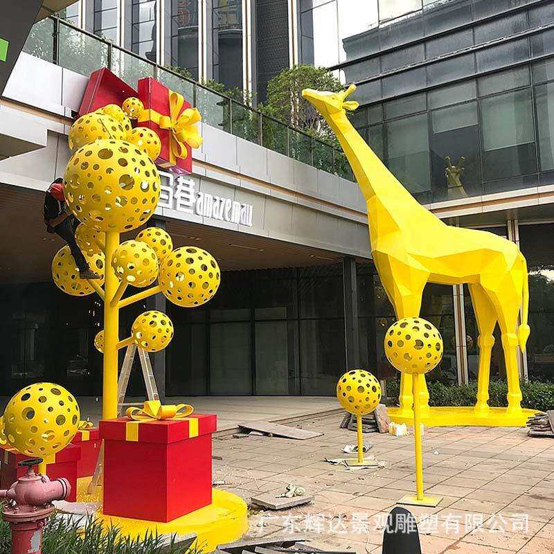 大型玻钢长颈鹿商雕塑户外场场售楼景KKT广观园璃林几何动物美陈