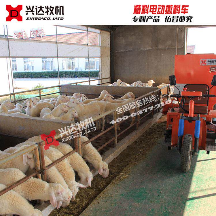 全日粮撒料车牛羊喂料车育牛预混料喂料机