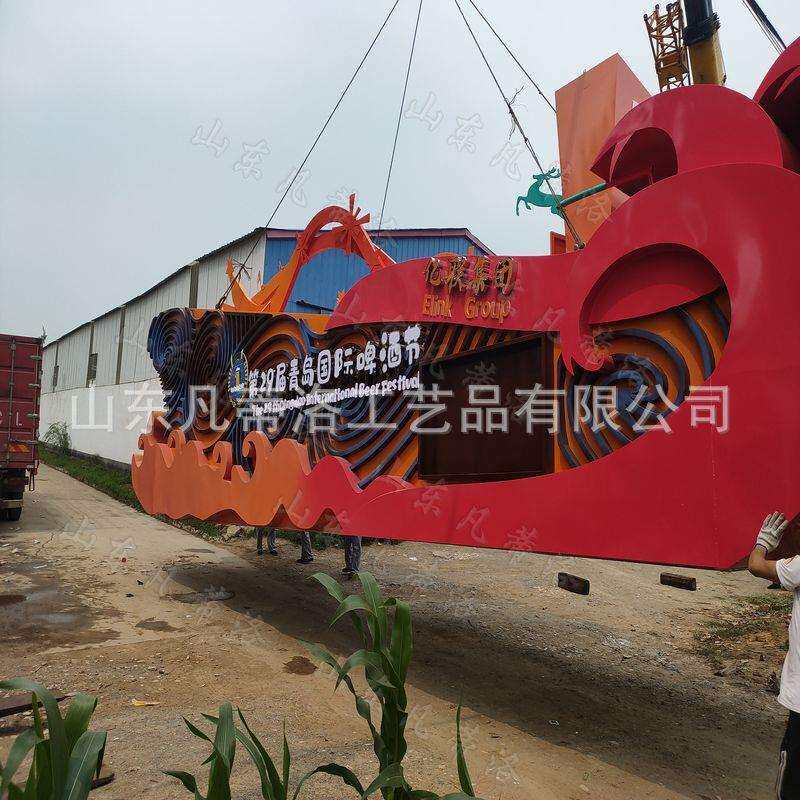2022年网红新款巡游花车 青岛啤酒节大型雕塑拍照打卡道具LED发光