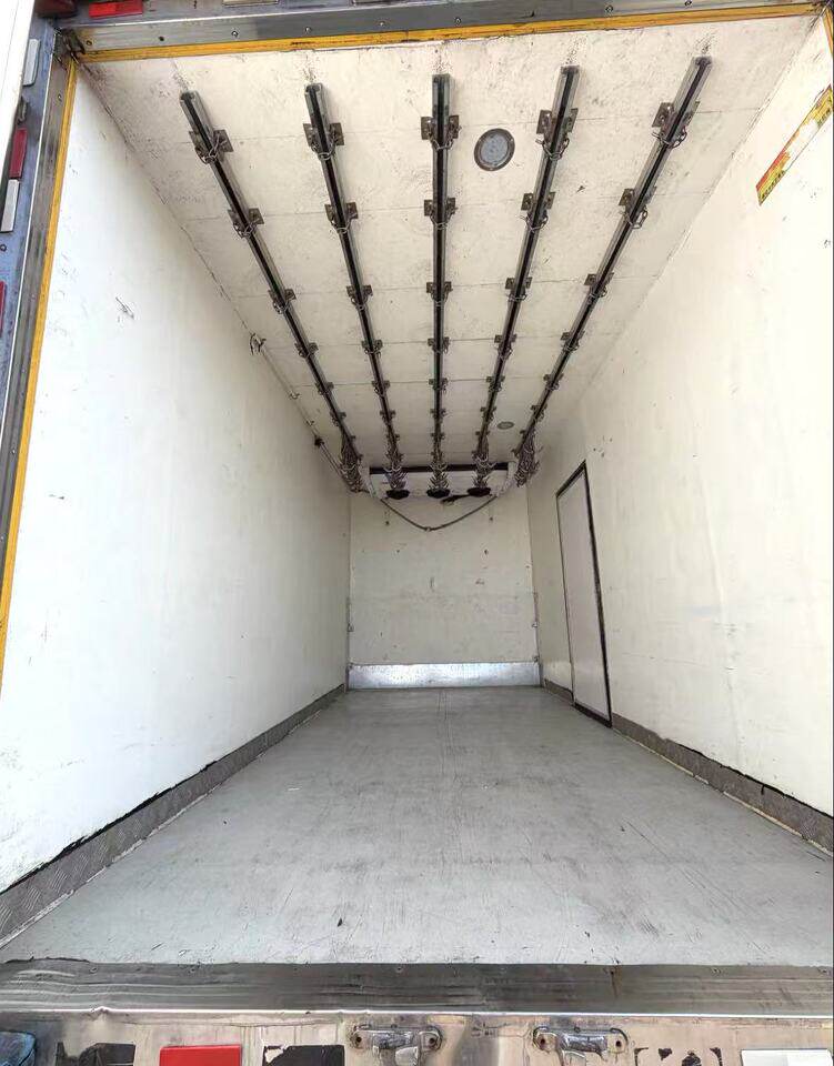 3月10日常州市解放牌厢式冷藏货车柴油4.2米带肉钩手续齐全正常过户网络拍卖公告