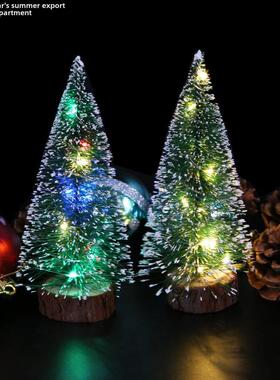 绿色雪松Led灯照亮迷你圣诞树