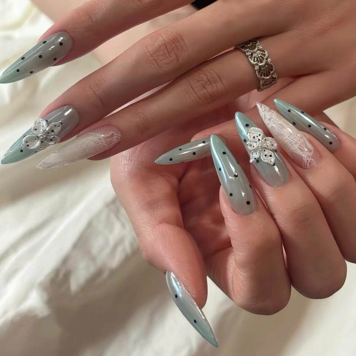 纯手工欧美长尖海莉月光海蓝波点浮雕冰花跨境爆款显白美甲穿戴甲