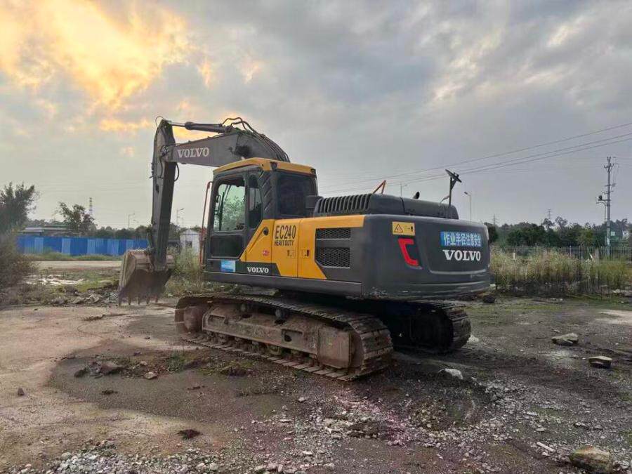 4月2日保定资产处置沃尔沃240挖掘机网络拍卖公告