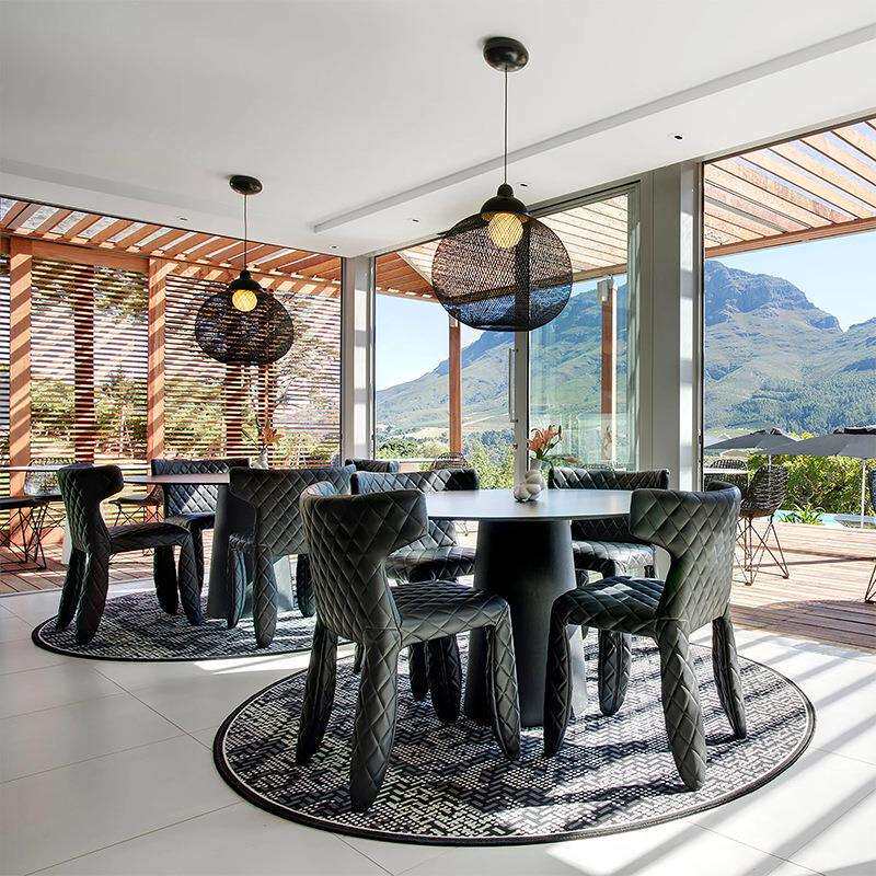 意式极简设计师怪兽椅创意菱格牛角皮革设计师家具定型棉怪物餐椅