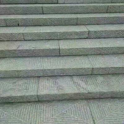 供应荔枝面鱼鳞点地铺石錾刀面青石板材按尺寸供应