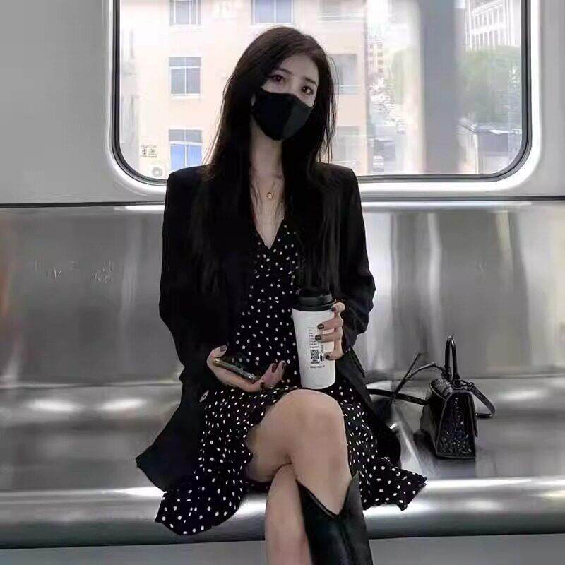欧洲站秋装女2025年新款御姐风波点吊带连衣裙子西装套装女两件套