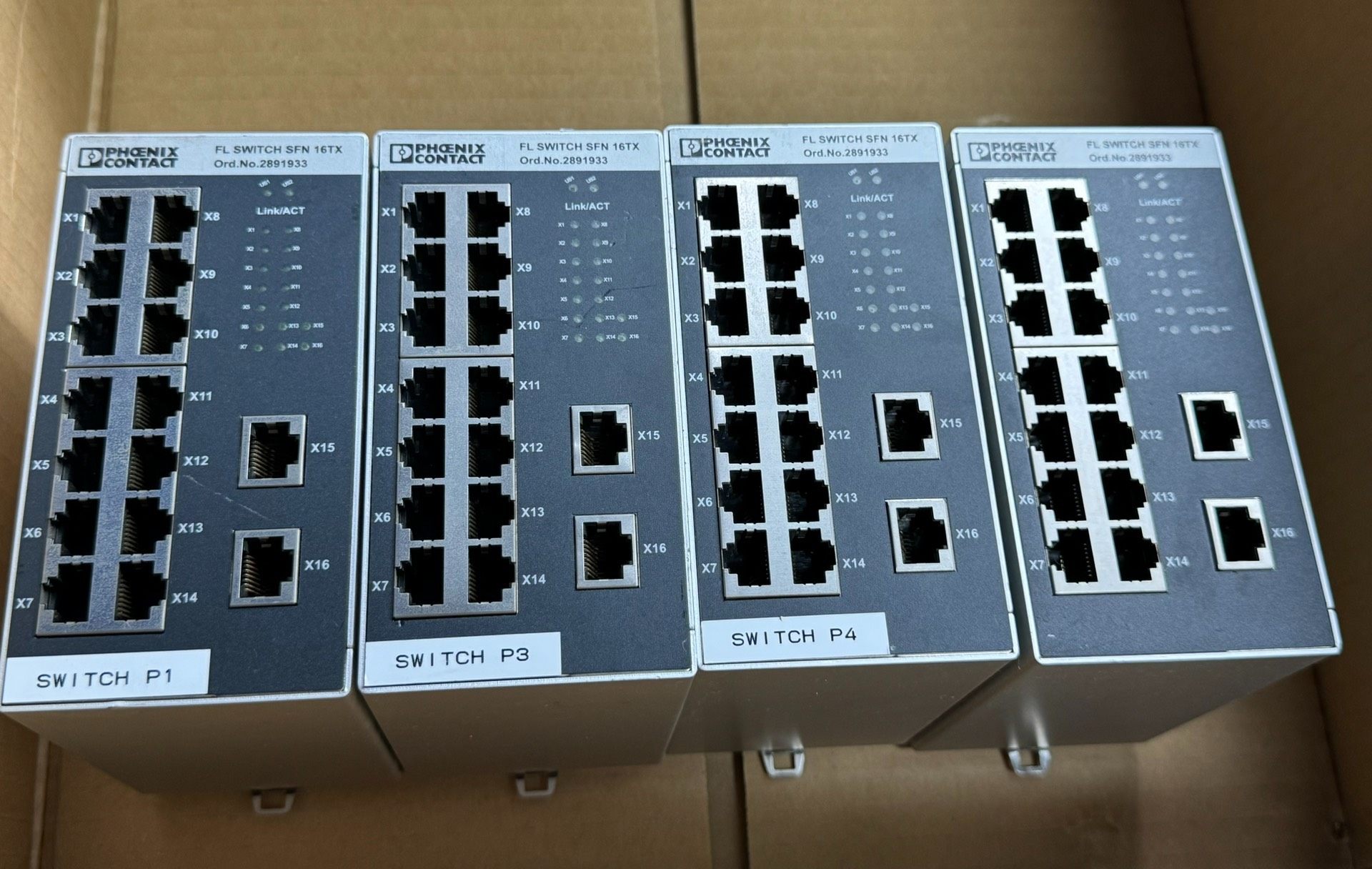 菲尼克斯交换机FLSWITCHSFN16TX 功能正常质量包