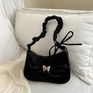 韩里韩气的包包法式小众设计单肩腋下包女今年流行新款洋气个性休