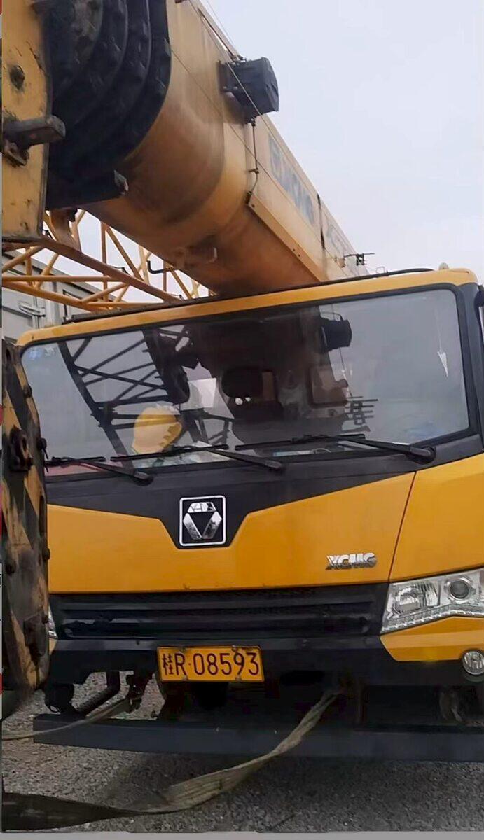 4月30日广州车牌号为桂R****3的型号XZJ5335JQZ25徐工起重机一辆网络拍卖公告