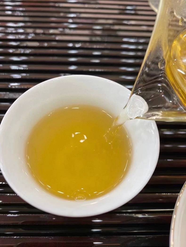 2011年冰島橡筋皇家貢茶357克包郵 臨滄普洱生茶 普洱茶 BUASHOP普洱老茶